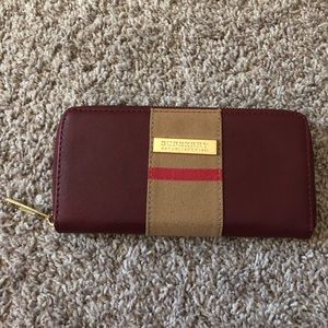 💯Authentic zippered Burberry wallet